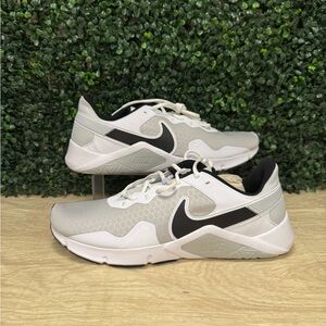 Nike Legend Essential 2 - M11.5
